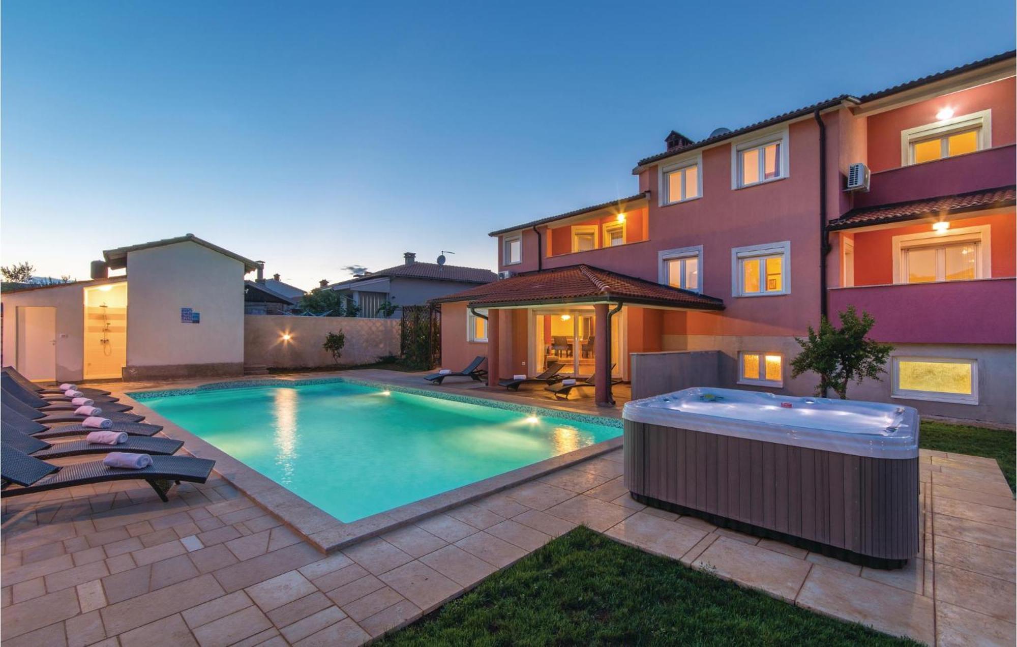 8 Bedroom Awesome Home In Pula Dış mekan fotoğraf