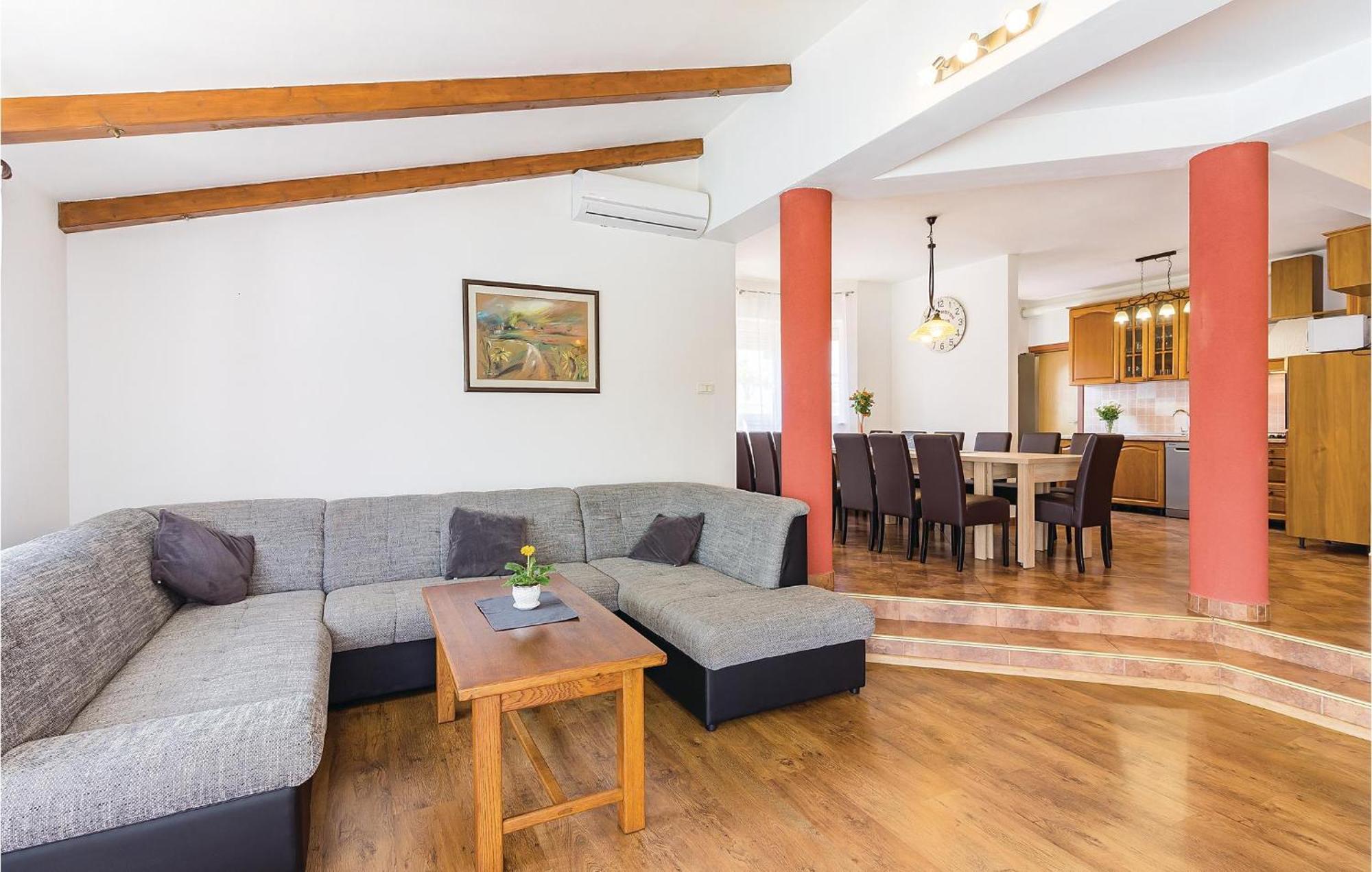 8 Bedroom Awesome Home In Pula Dış mekan fotoğraf