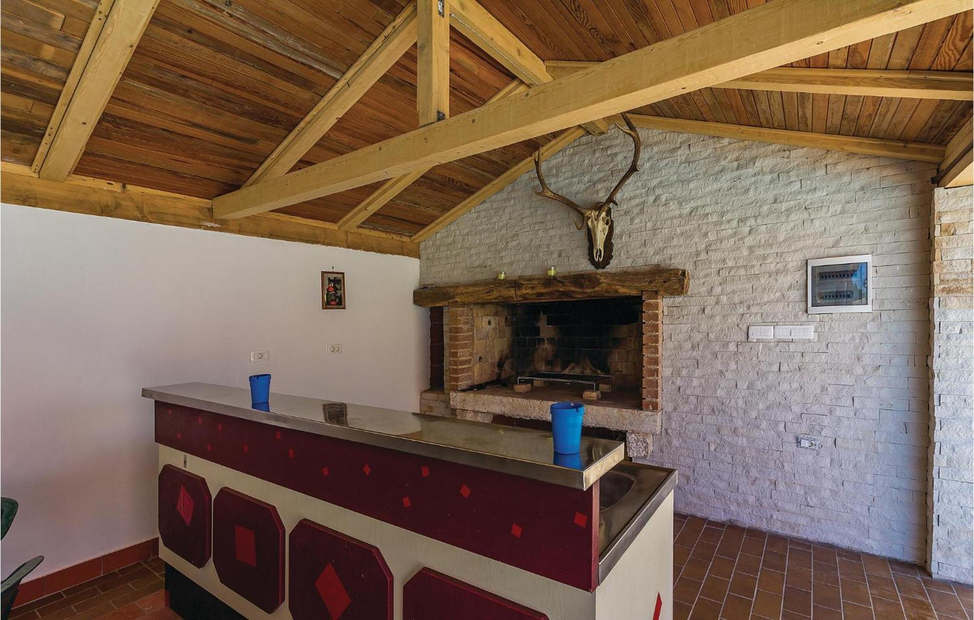 8 Bedroom Awesome Home In Pula Dış mekan fotoğraf