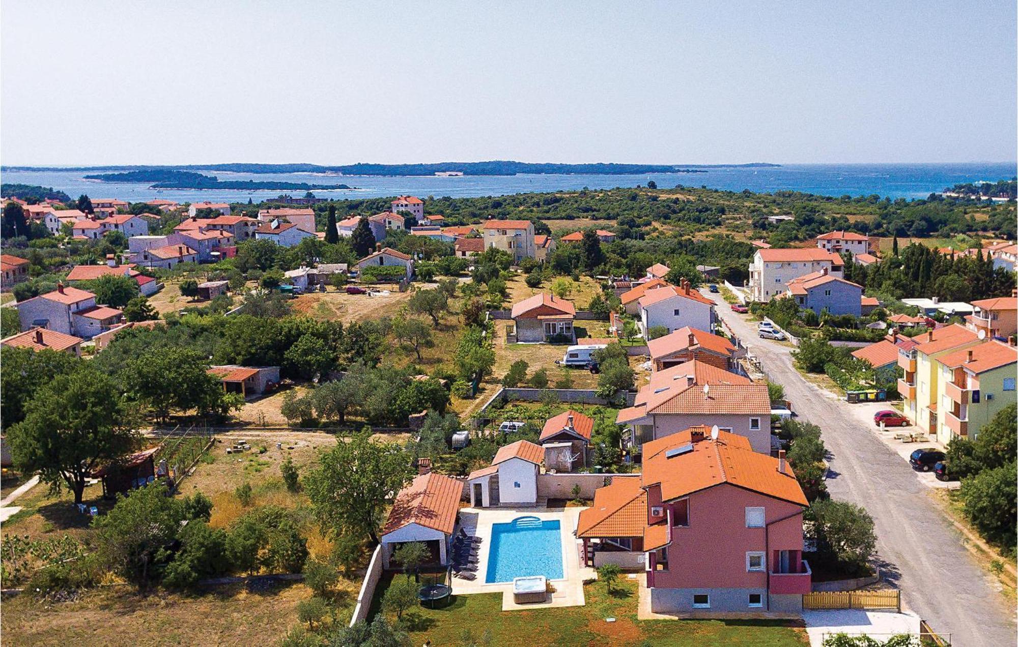 8 Bedroom Awesome Home In Pula Dış mekan fotoğraf