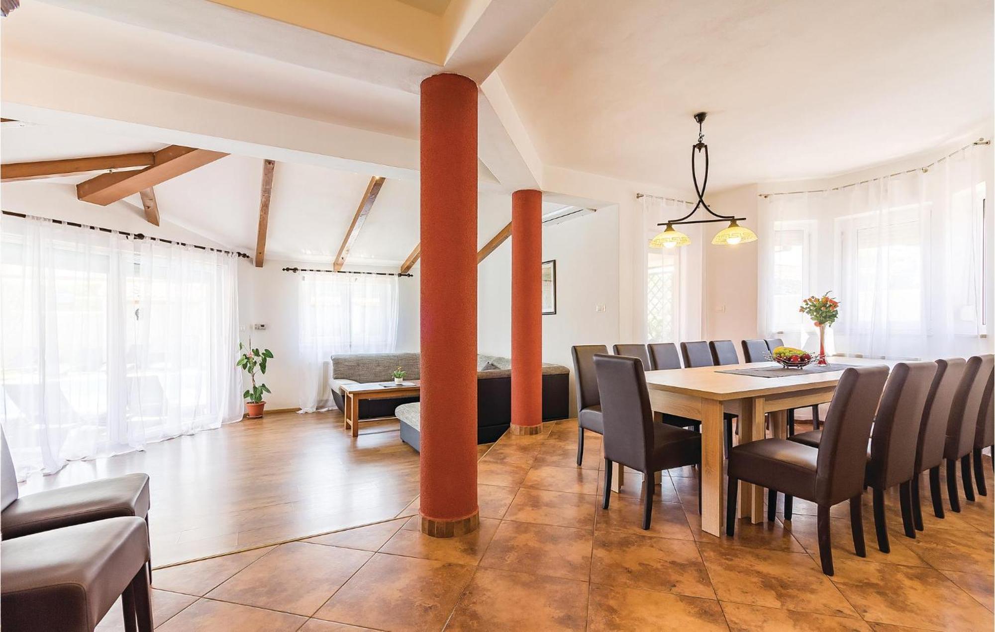 8 Bedroom Awesome Home In Pula Dış mekan fotoğraf