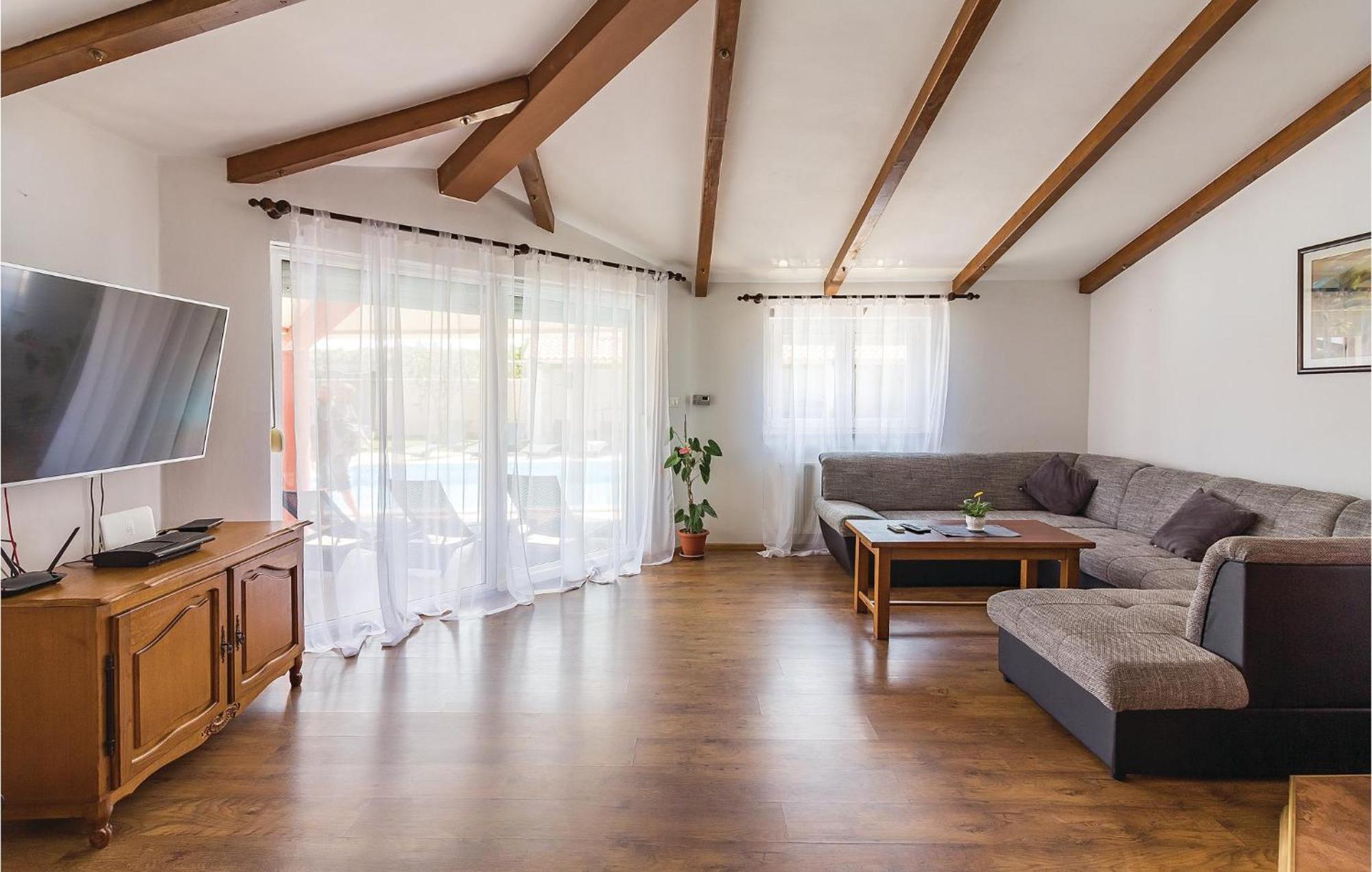 8 Bedroom Awesome Home In Pula Dış mekan fotoğraf