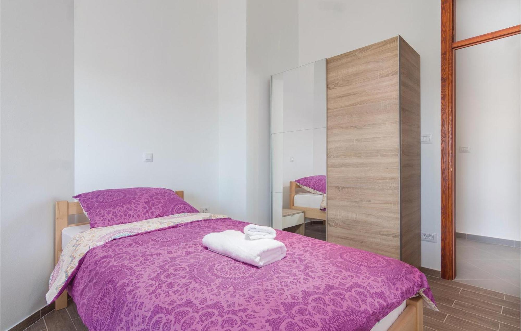 8 Bedroom Awesome Home In Pula Dış mekan fotoğraf