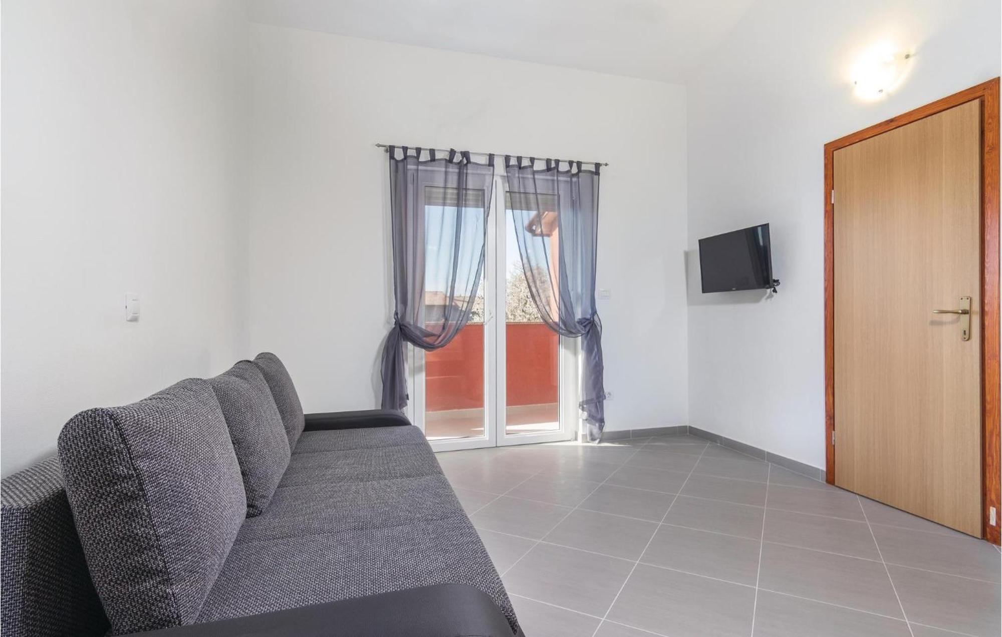 8 Bedroom Awesome Home In Pula Dış mekan fotoğraf